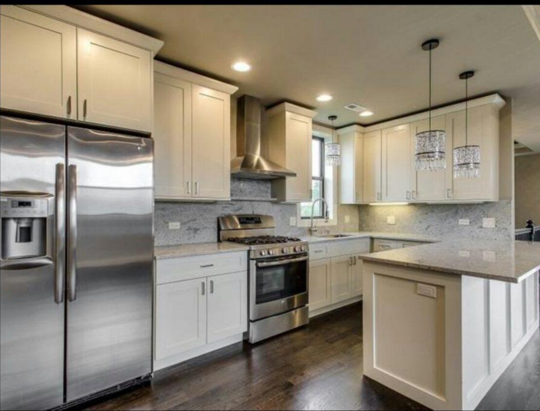 Foto principal - 4541 S Champlain Ave