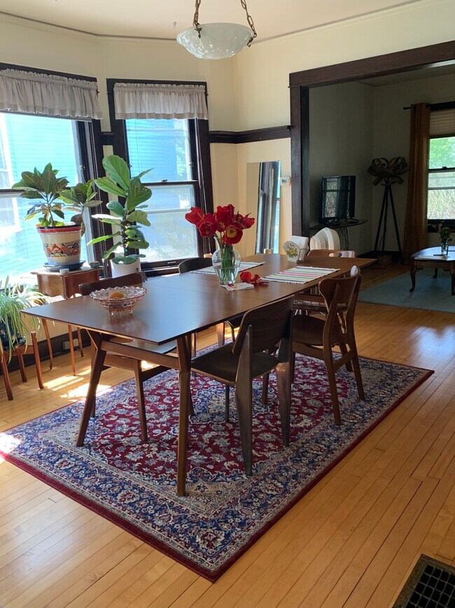Foto del edificio - 1327 Spaight St