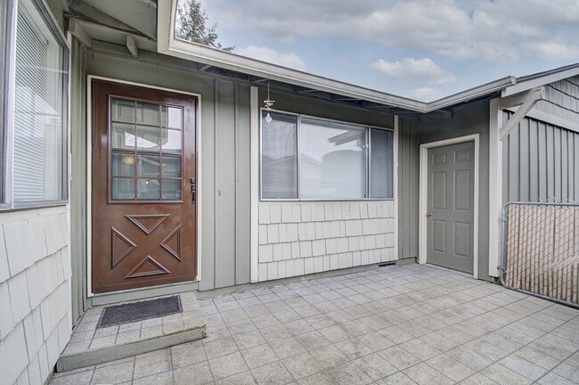 Building Photo - Cascade Park Duplex