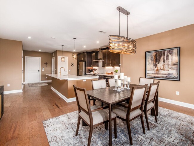 Building Photo - 5211 Highpointe Lakes Dr