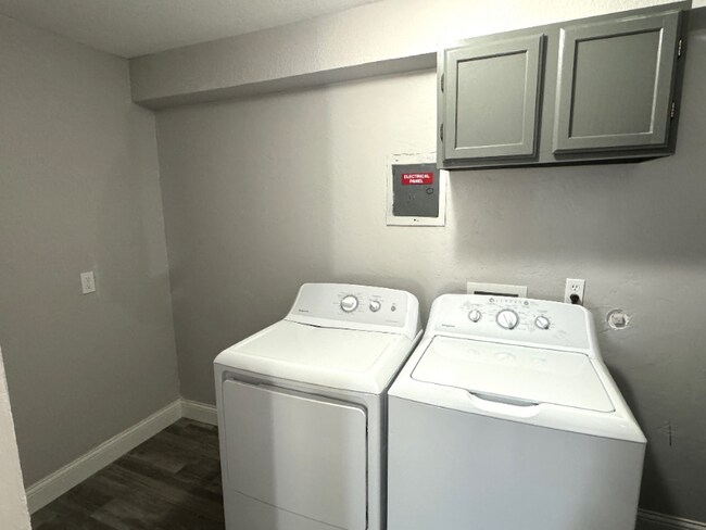 Foto del edificio - 3606 Versailles Dr