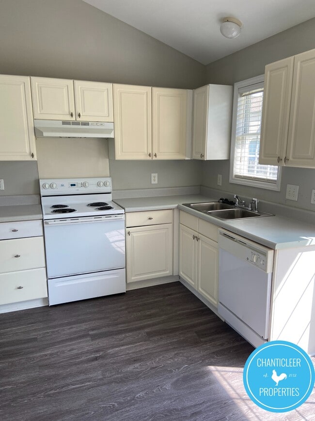 Building Photo - 1221 Topping Ln