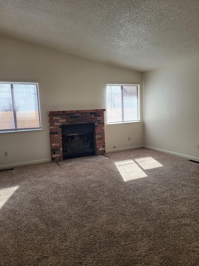 Foto del edificio - Remolded Four bedroom two bath home