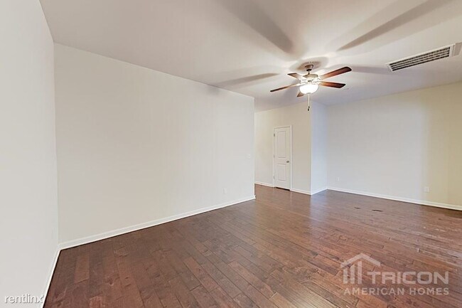 Foto del edificio - 500 Hickory Leaf Ct