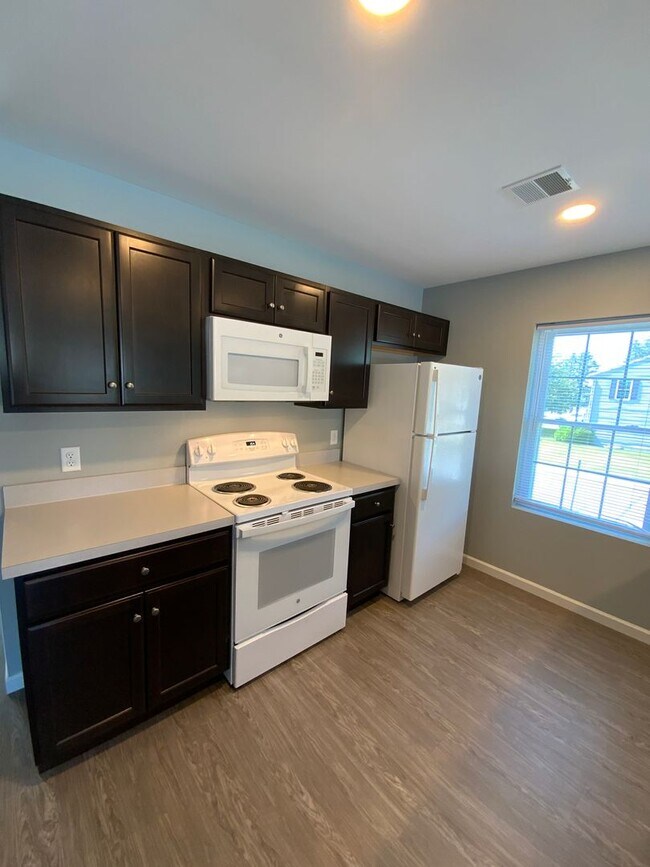 Foto del edificio - 200 Larkspur Ln