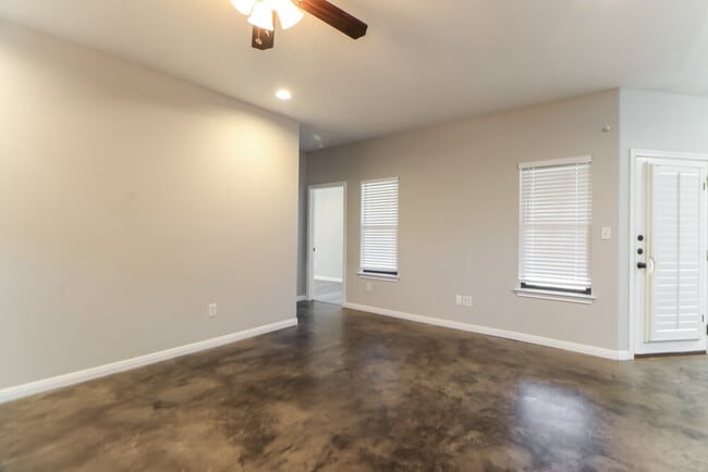 Foto del edificio - 701 Algerita Dr