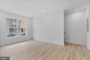 Building Photo - 809 Diamond St