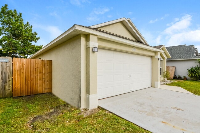 Building Photo - 141 Seville Pointe Ave