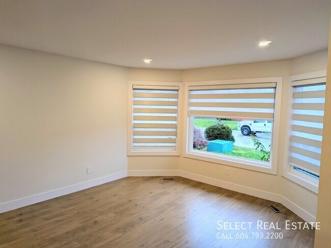 Building Photo - 7580 Sapphire Dr