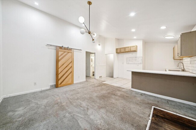 Building Photo - $1100 2 bedroom home