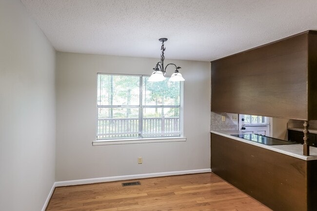 Building Photo - 3211 Edenburg Dr