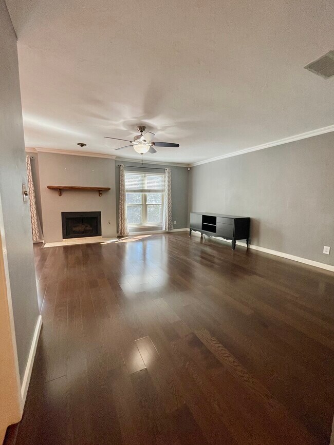 Foto del edificio - 3314 Douglas Ave