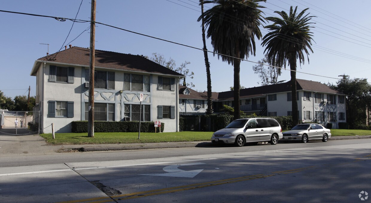 Building Photo - 6222 Hazeltine Ave