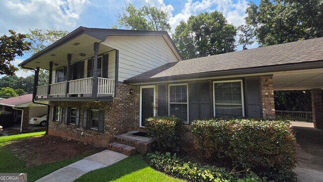 Foto del edificio - 715 Barnesdale Dr