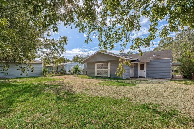 Foto del edificio - 5619 Willow Glen Dr