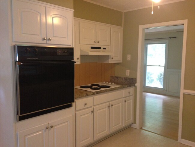 Foto del edificio - 105 Timberlane Trl: 3BD, 2BA brick ranch h...