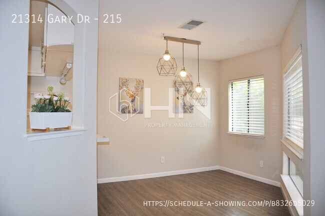Foto del edificio - 21314 Gary Dr