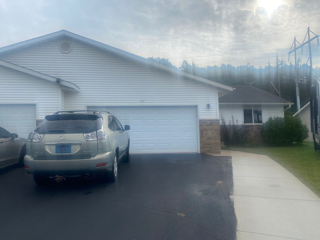 Primary Photo - 731 Premier Ct