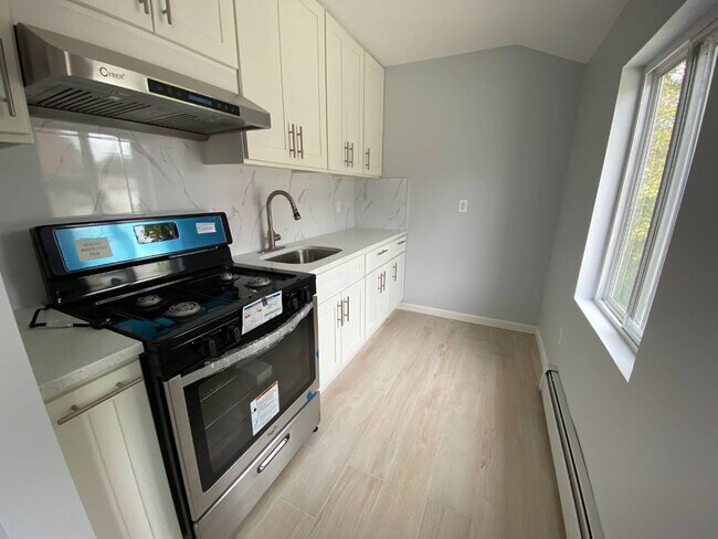 Building Photo - 405 Vanderbilt Ave