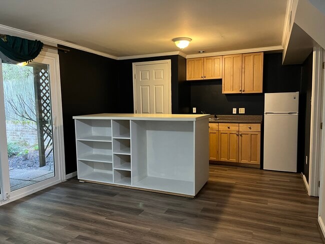 Unique private apt - 500 Meadow Hall Dr