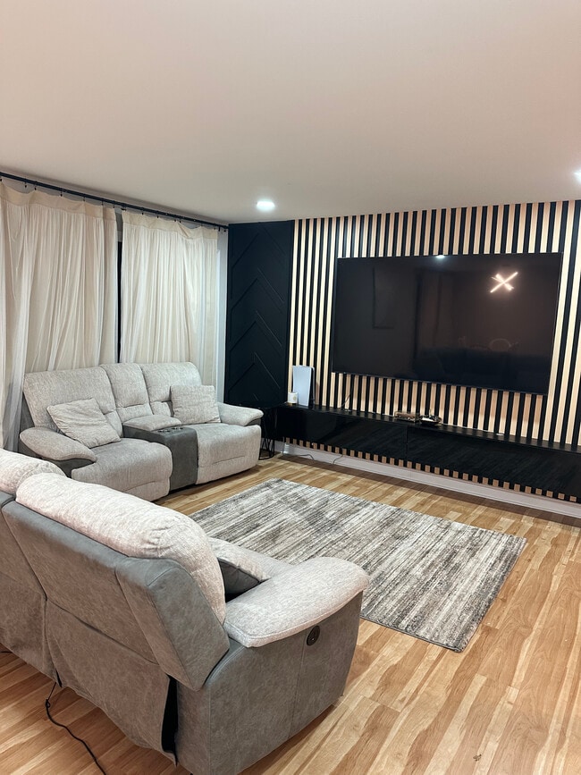 Livig - 7881 Sheffield Dr