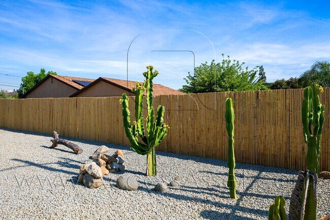 Foto del edificio - Beautiful 2 Bed/2 Bath single-family Home ...