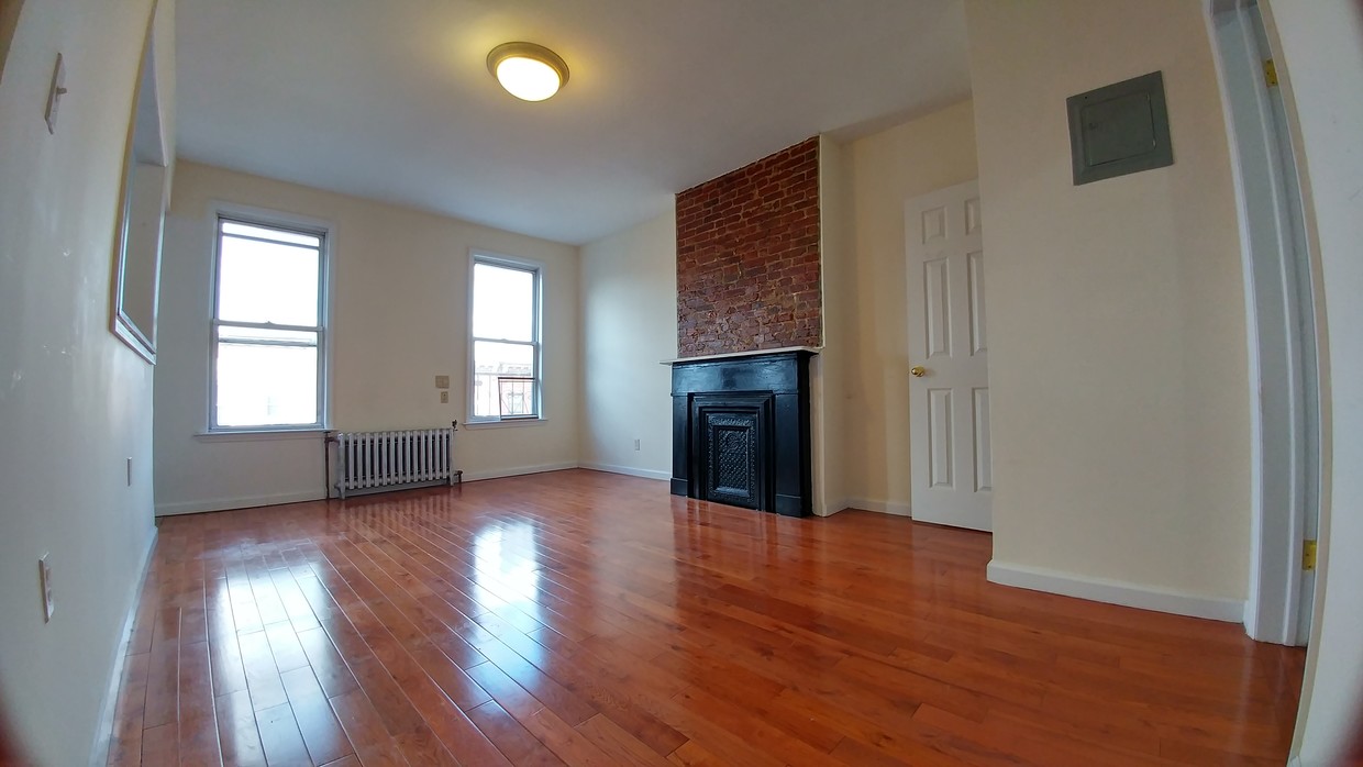 Primary Photo - 556 17th St