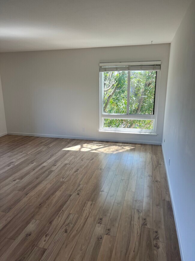 Sala de estar - 310 N Civic Dr