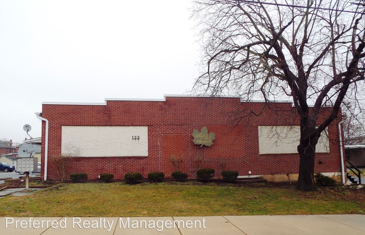 133 N Poplar St, Elizabethtown, PA 17022 Room for Rent in