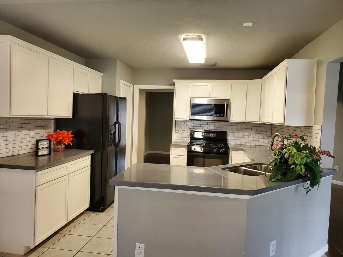 Foto del edificio - 2215 Lady Leslie Ln