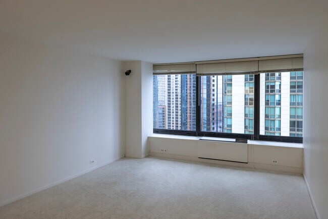 Foto del edificio - 155 N Harbor Dr