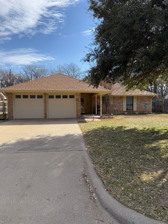 Building Photo - 3/2/2 House in Mineral Wells