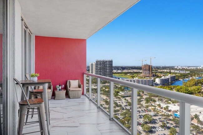 Building Photo - 2602 E Hallandale Beach Blvd