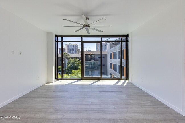 Foto del edificio - 200 W Portland St