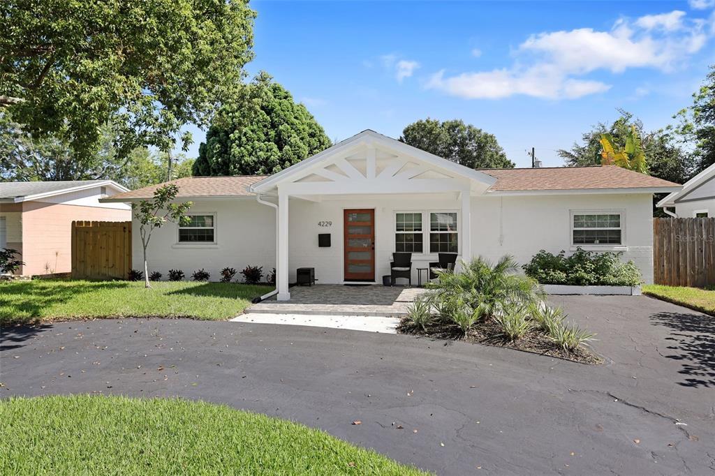 Foto principal - 4229 7th Ave N