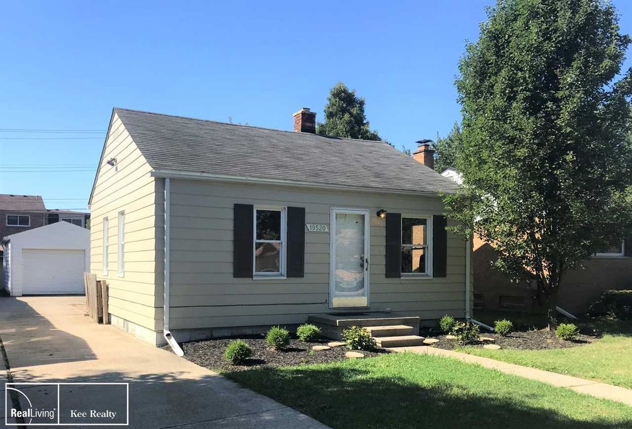 Foto principal - 19520 Parkside St
