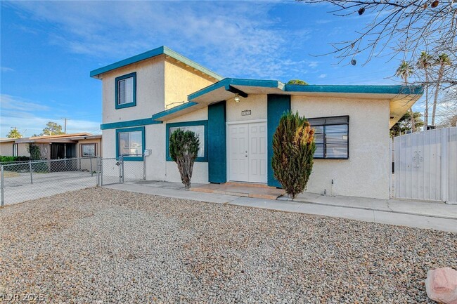 Building Photo - 5813 W Balzar Ave