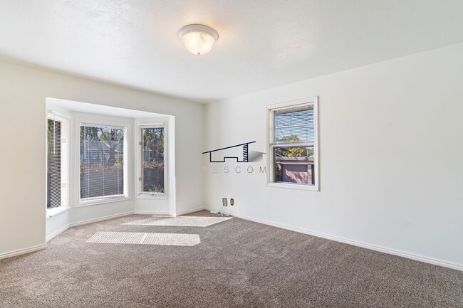 Building Photo - Quincy Duplex