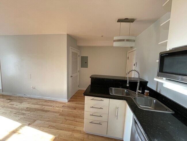 Foto del edificio - 925 N Calvert St