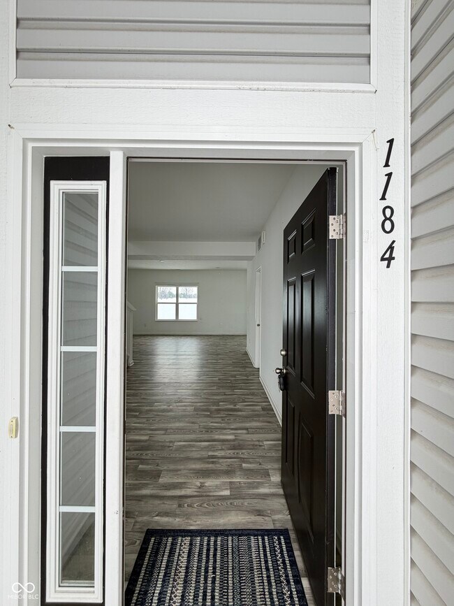 Foto del edificio - 1184 Lakeshore Dr