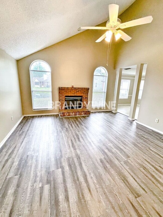 Building Photo - Fabulous 3BR! Be the first one to apply!