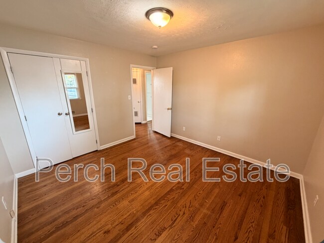 Foto del edificio - 102 S Kendall St