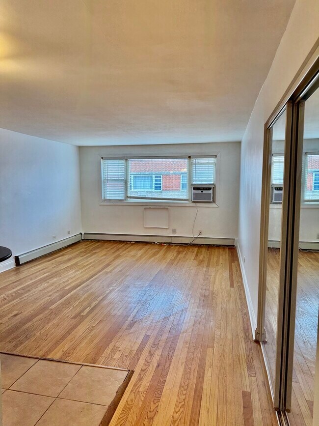 Foto del edificio - 2401 W Balmoral Ave