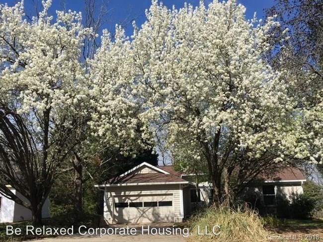 Foto del edificio - 3 br, 2 bath House - 7032 Cambridge Court