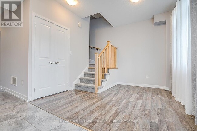 Building Photo - 52 Saintfield Dr