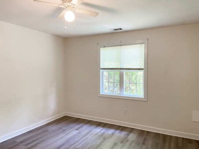 Foto del edificio - 5006 Carleton Dr