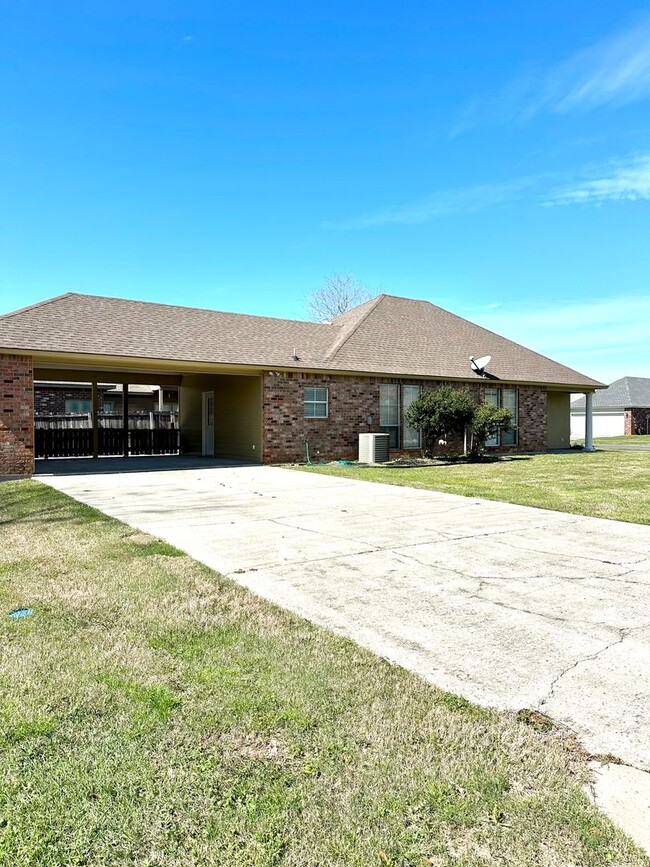 Building Photo - Charming 3BR/2BA Corner-Lot Home with Open...