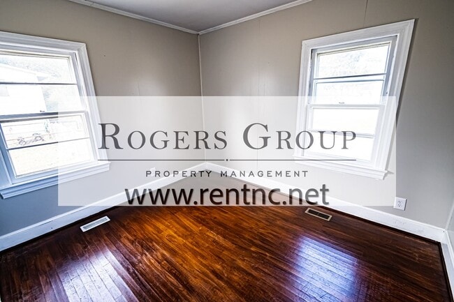 Building Photo - 1847 S Clearview Dr