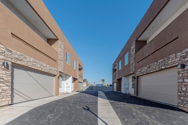 Building Photo - 4307 N 13th Pl