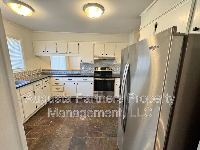 Building Photo - 133 Dresden Dr